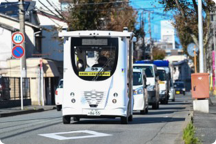自動運転バス MiCaの展示